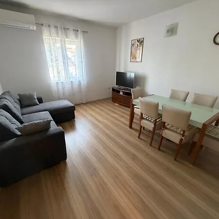 Leatoni Appartement *