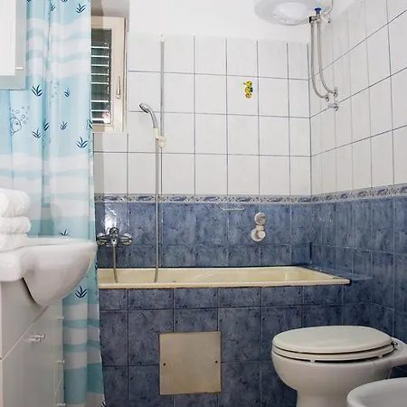 Apartment Leatoni *